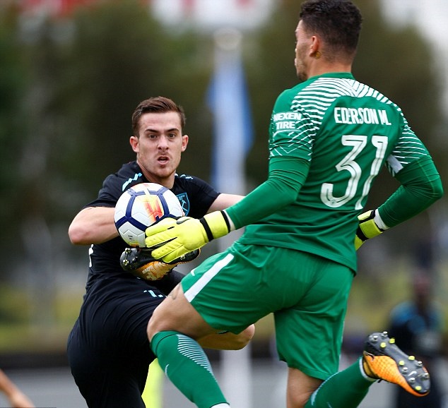 Ederson có trận đấu thành công.