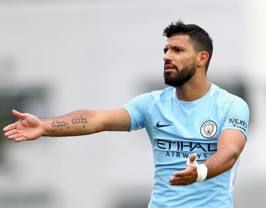 Tiền đạo: Aguero.