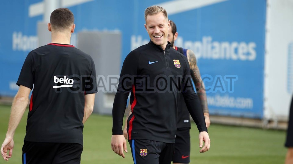 Buổi tập diễn ra trong bầu không khí vui vẻ.