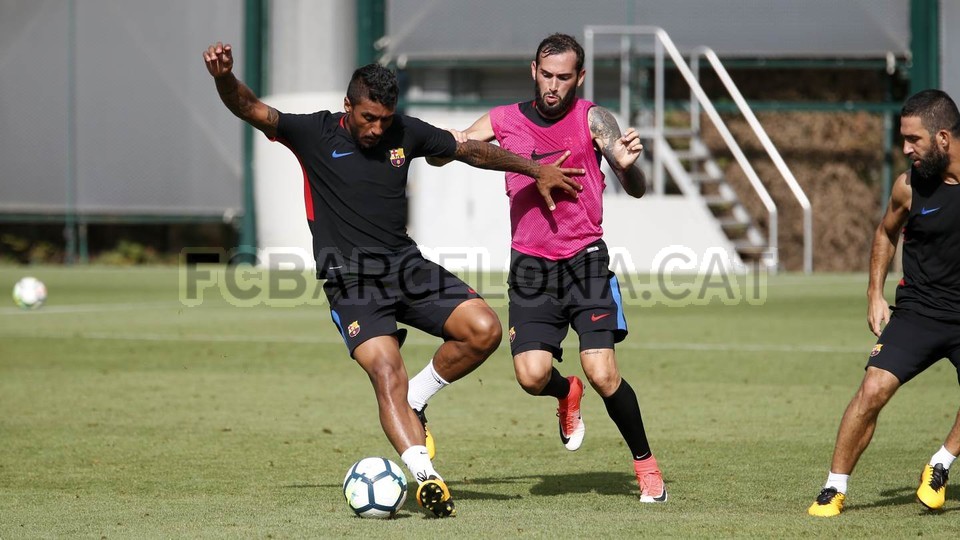 Không có vẻ gì những ngôi sao Barca sẵn sàng nổi loạn như báo chí đồn thổi.