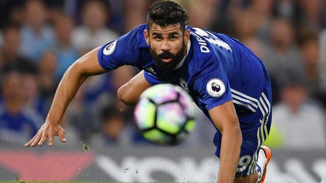 1. Diego Costa: Không còn chổ đứng tại Chelsea, tương lai của tiền đạo người Tây Ban Nha đang hết sức mịt mờ. Anh đã nhiều lần đánh tiếng muốn trở về khoác áo đội bóng cũ Atletico Madrid. Everton, Marseille, Besiktas đều đã lên tiếng xác nhận đang dành sự quan tâm cho anh.