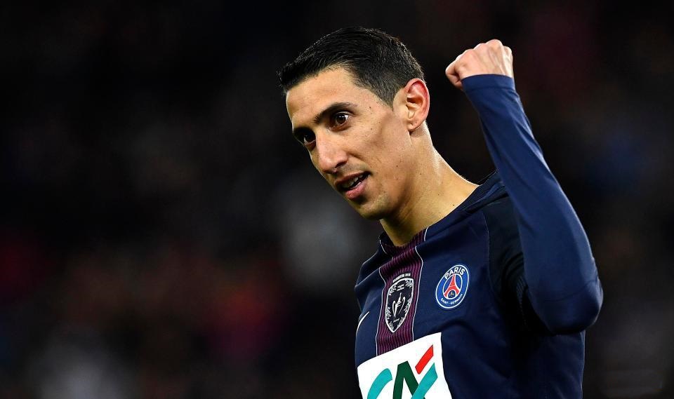 5. Với sự xuất hiện của Neymar và sắp tới là Kylian Mbappe, vị trí của Di Maria đang bị đe dọa khá nghiêm trọng. Barcelona đang rất muốn có sự phục vụ của tiền vệ người Argentina, tuy nhiên mức giá 50 triệu euro đang là rào cản trong thương vụ này.