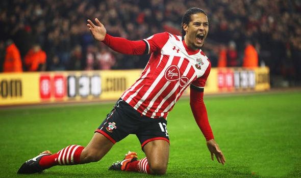 8. Van Dijk: Đây là thương vụ kéo dài dai dẳng nhất trong mùa Hè này của Liverpool. Trung vệ người Hà Lan nhiều lần khẳng định muốn ra đi nhưng CLB chủ quản Soupthamton nhất định không bán. The Kop chuẩn bị gửi lời đề nghị cuối cùng dành cho Van Dijk.