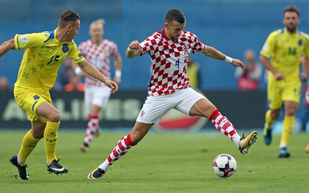 Họ rất tích cực đeo bám đối thủ.