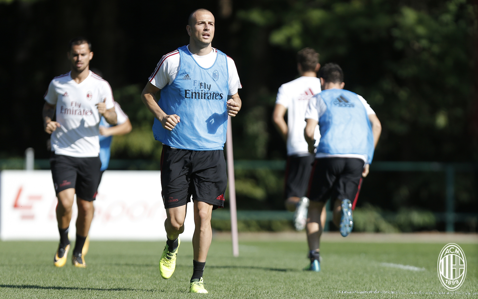 AC Milan tập luyện - Bóng Đá