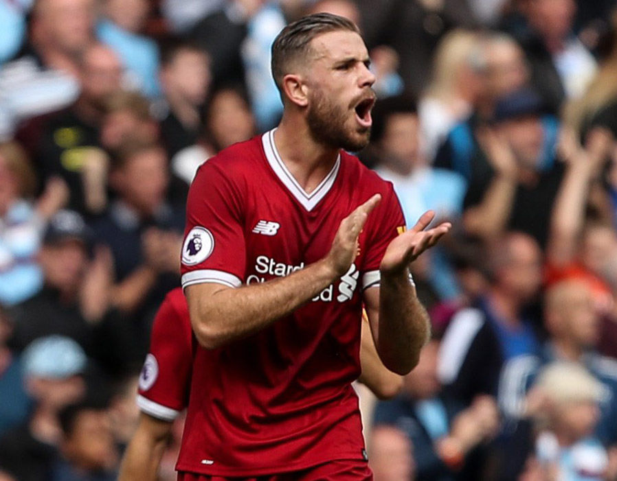 Henderson - 4 điểm: Đội trưởng của Liverpool ngày hôm nay thực hiện khá nhiều đường chuyền sai.
