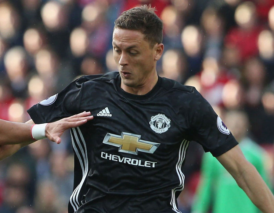 Matic - 5: Một trận đấu khá mờ nhạt của Matic, có chăng tiền vệ cao to này để lại dấu ấn ở bàn thắng gỡ hòa 1-1. Anh là người đánh đầu chuyền bóng để Pogba đánh đầu đưa bóng chạm đầu Rashford đi vào lưới.