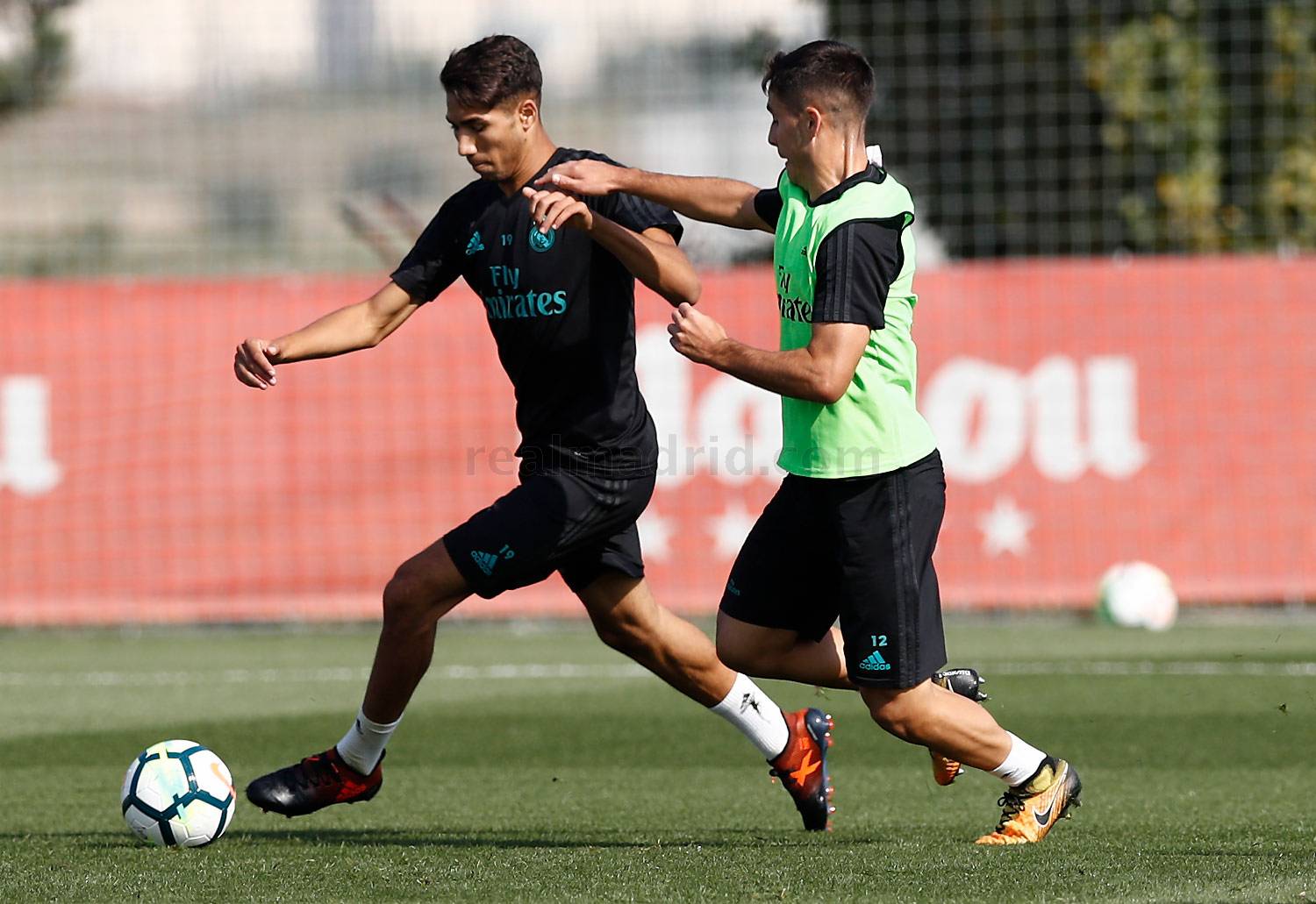 Real lúc này đang kém đại kình địch Barca đến 7 điểm trên BXH.