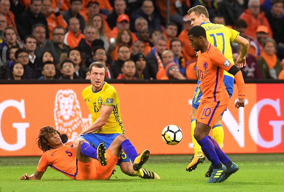 Trận đấu diễn ra quyết liệt.