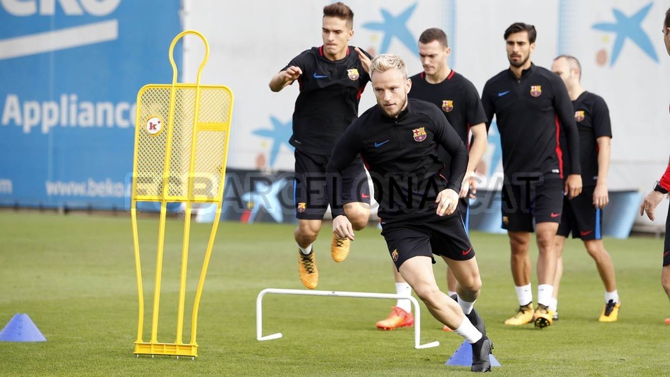 Barca tập - Bóng Đá