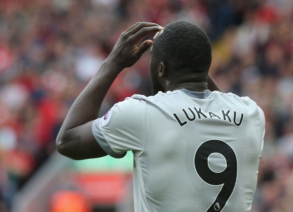 Lukaku bỏ lỡ cơ hội ngon ăn.
