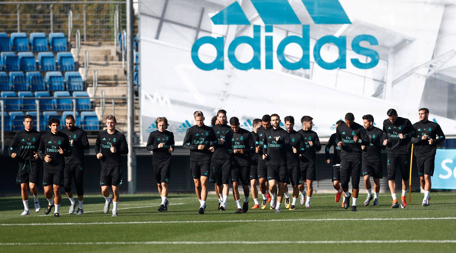 Real vừa có trận hòa hú vía với Tottenham.