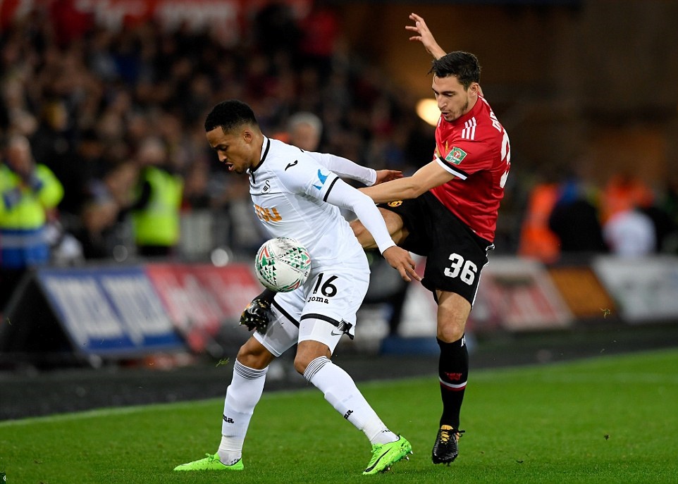Swansea chơi đầy nỗ lực trên sân nhà.