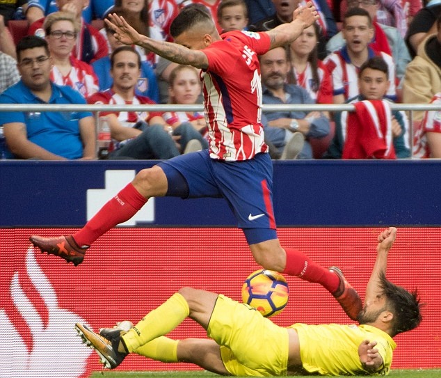 Hiệp thi đấu đầu tiên kết thúc mà không có bàn thắng nào được ghi.