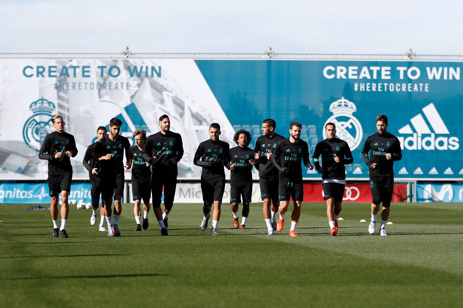 Dàn sao Real trở lại sân tập chuẩn bị cho lượt trận Champions League vào giữa tuần.