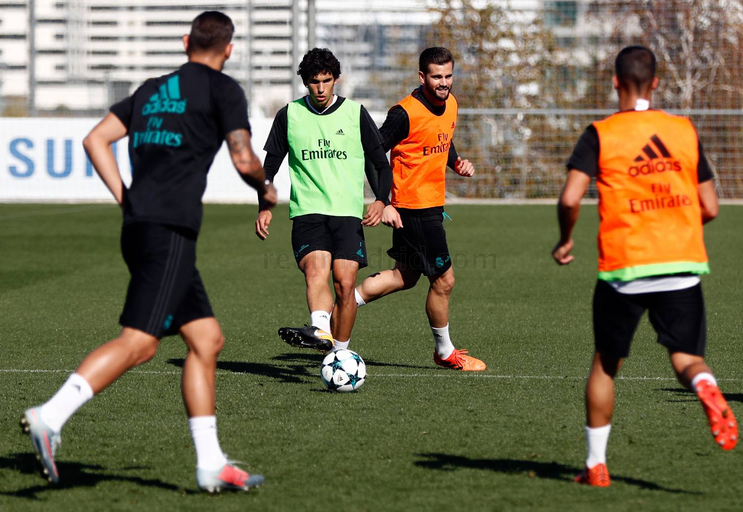 Bầu không khí u ám vẫn bao trùm lấy buổi tập sau thất bại trước Girona.