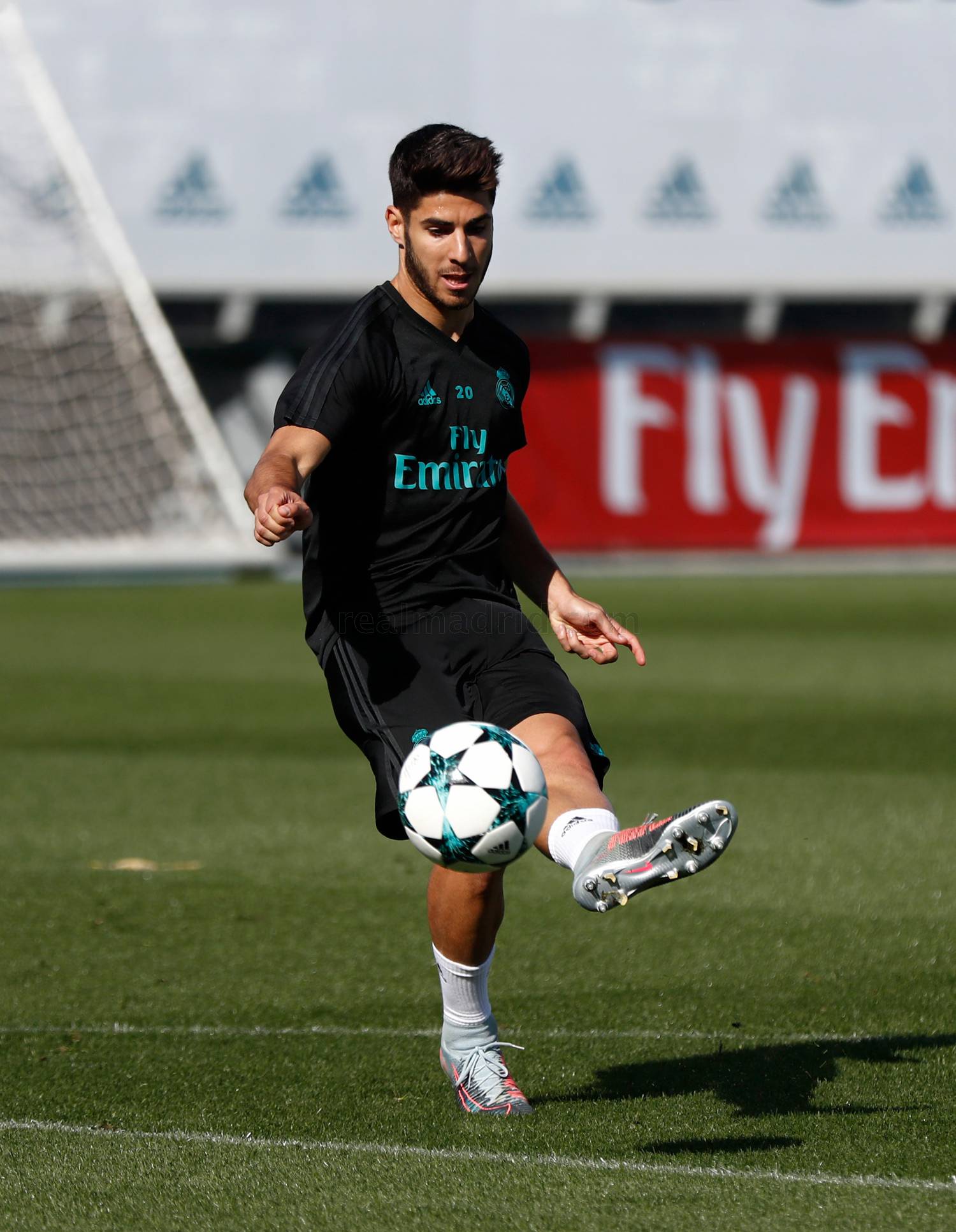 Ở trận lượt đi trên Bernabeu, họ may mắn kiếm về được 1 điểm.