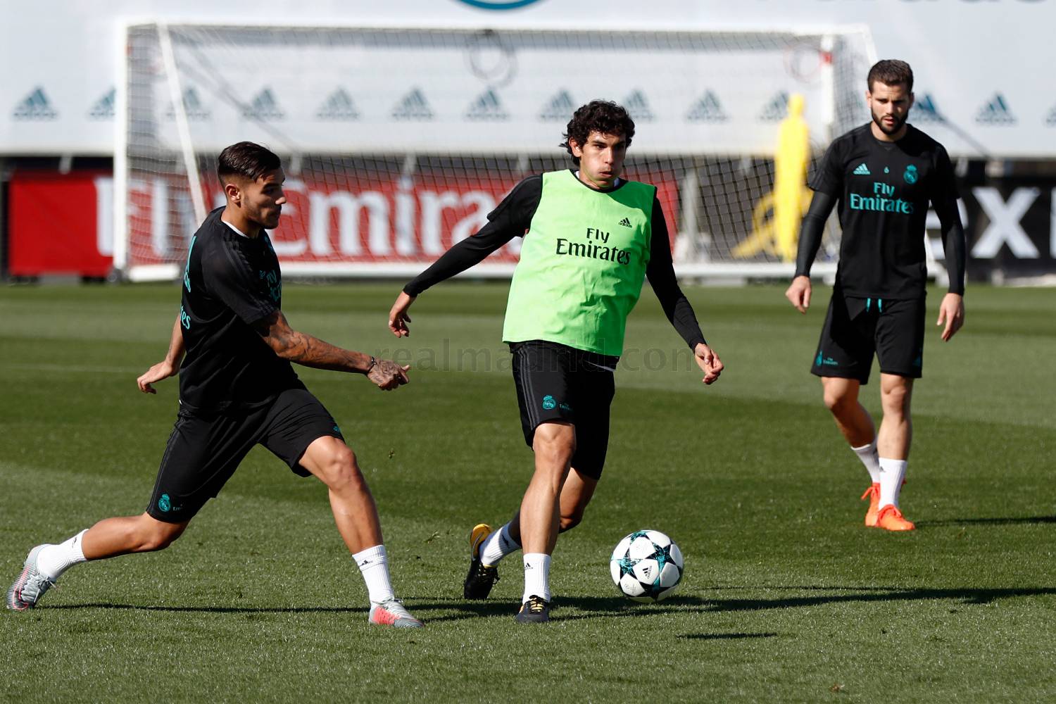 Liệu Kền kền có vượt qua thử thách khó khăn trên đất Anh lần này?