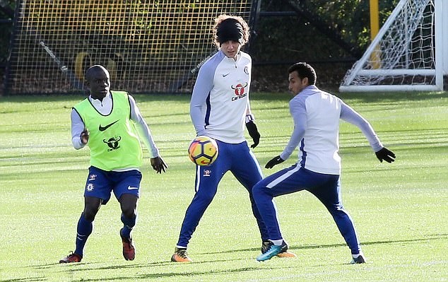 Pedro và Kante cũng không cần tập trung cùng ĐTQG.