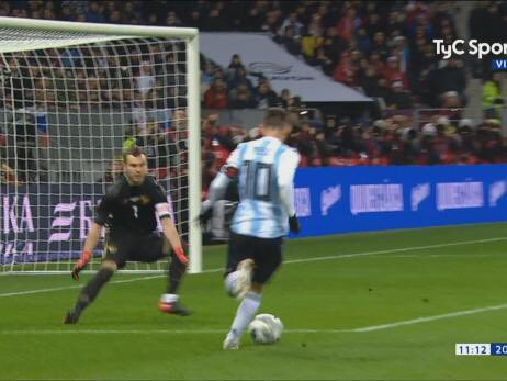 Messi bỏ lỡ cơ hội ngon ăn ở hiệp hai.