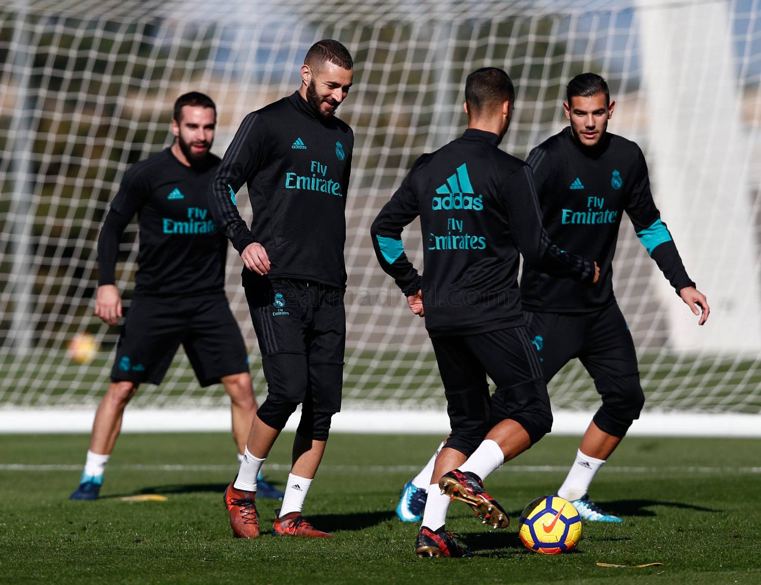 Tuy nhiên anh vẫn tỏ ra rất vui vẻ.