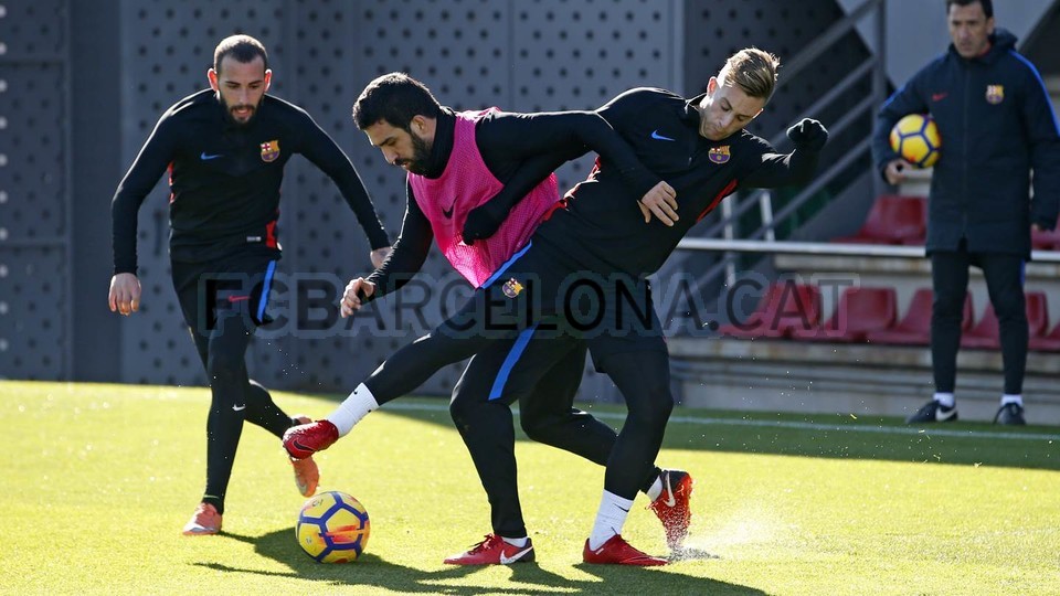 Buổi tập diễn ra hết sức nghiêm túc.