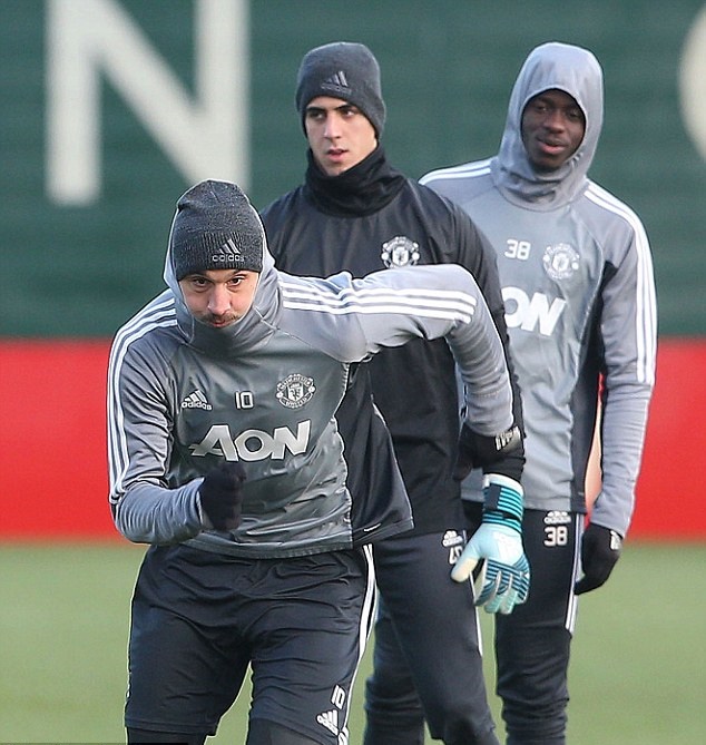 Thời tiết ở Anh khá lạnh.