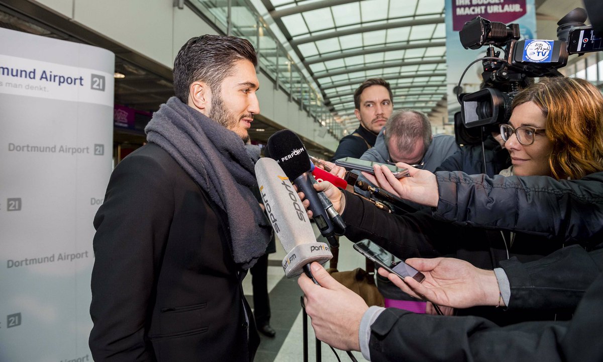 Sahin trả lời phỏng vấn.