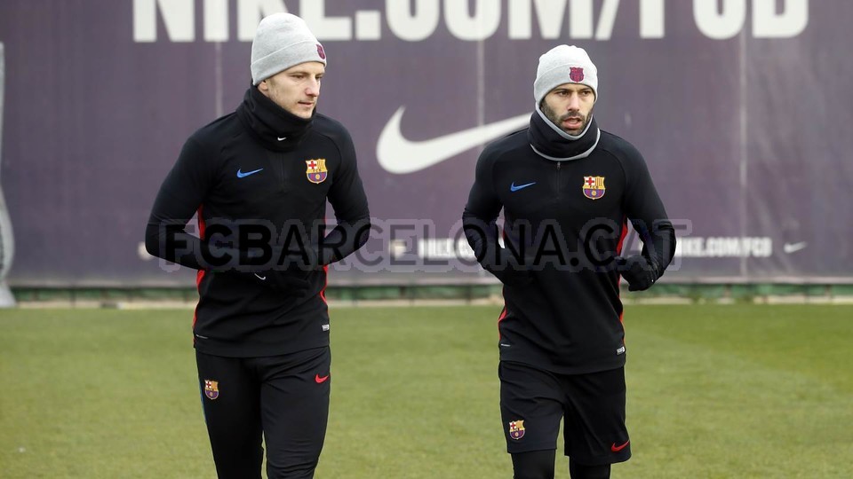 Mascherano mặc dù đã trở lại tập luyện nhưng chưa thể ra sân.