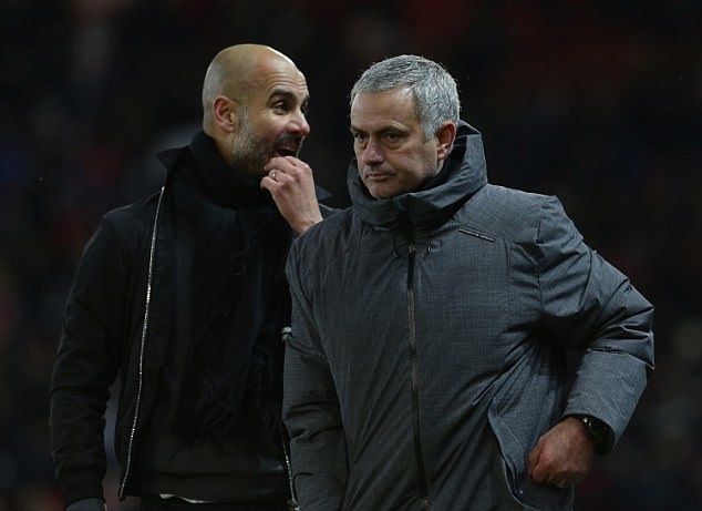 Pep đá xéo Mourinho.