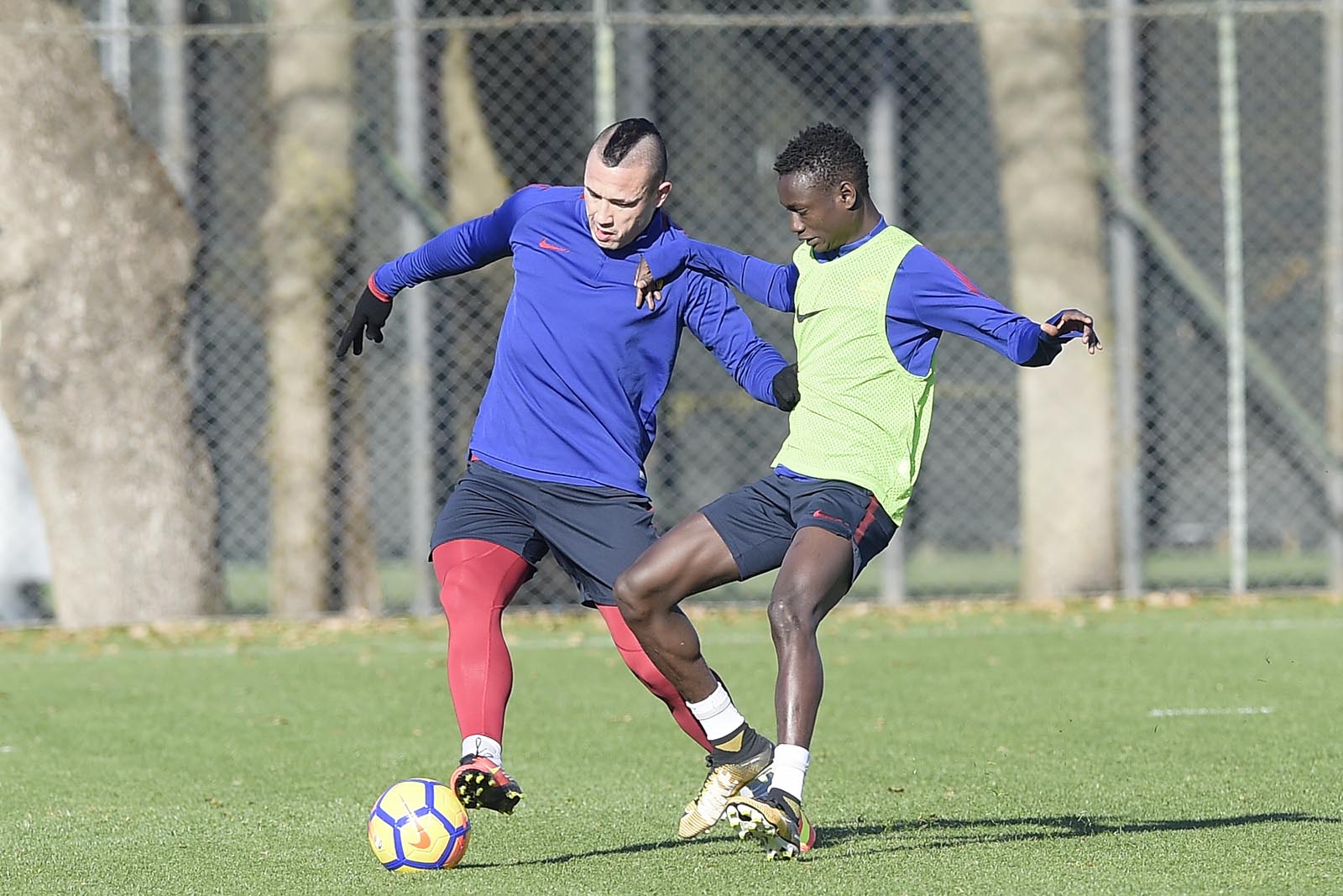 Roma kém đọi dẫn đầu Napoli 4 điểm nhưng đá ít hơn 1 trận.