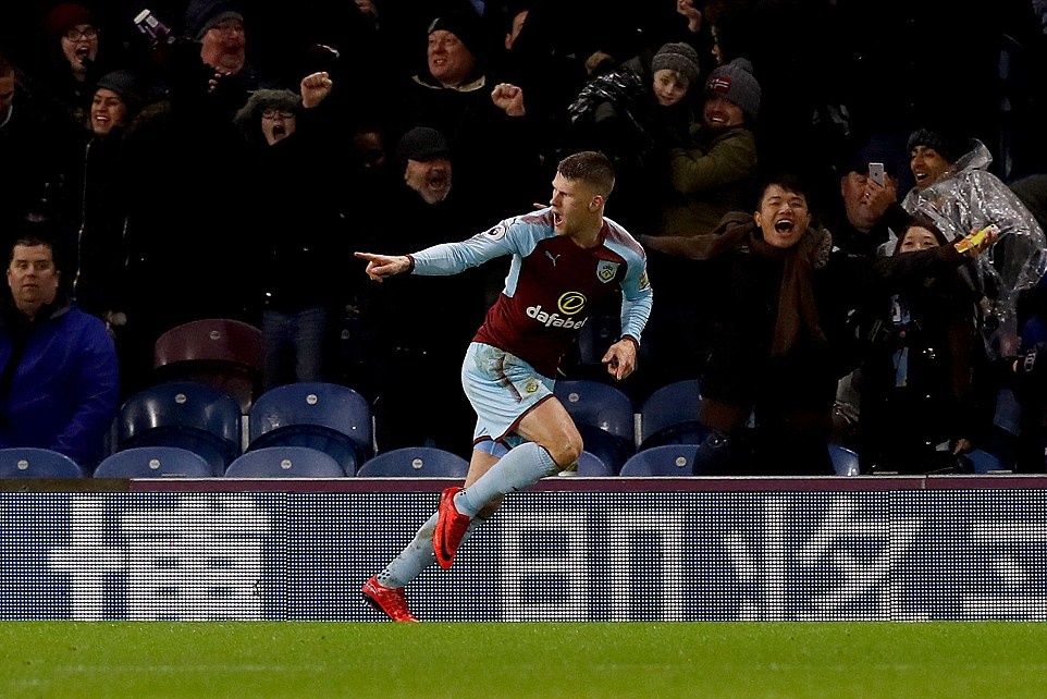 Hy vọng có điểm của đội chủ nhà mở ra.