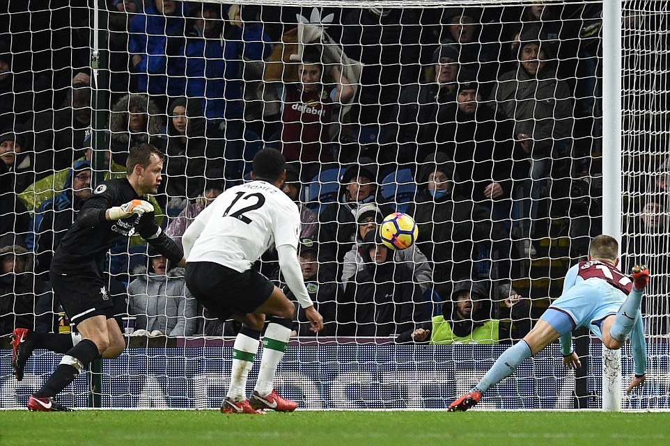 Burnley bất ngờ gỡ hòa ở phút 87.