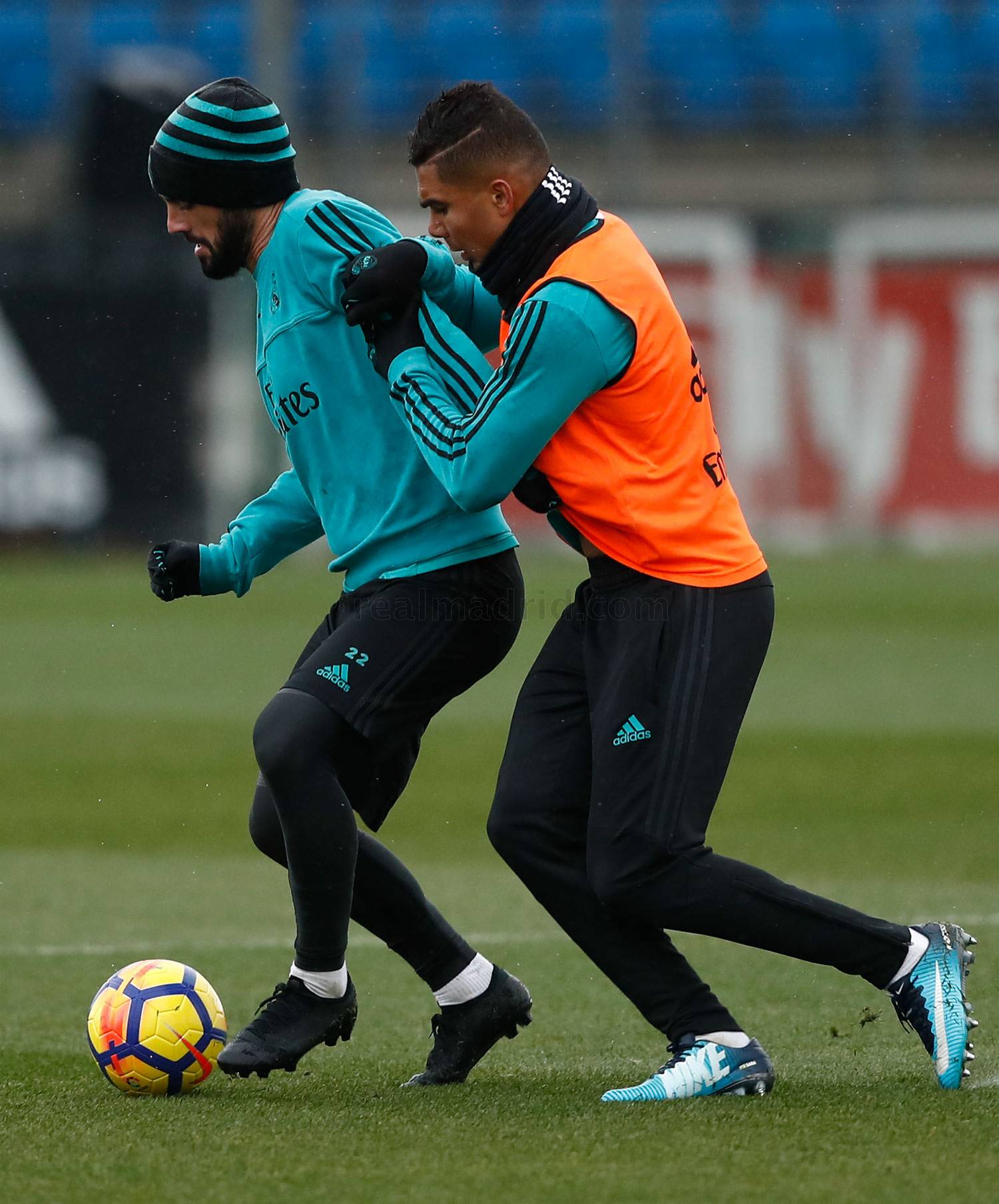 Họ đang kém Barca 14 điểm trên BXH (Real đá ít hơn 1 trận).