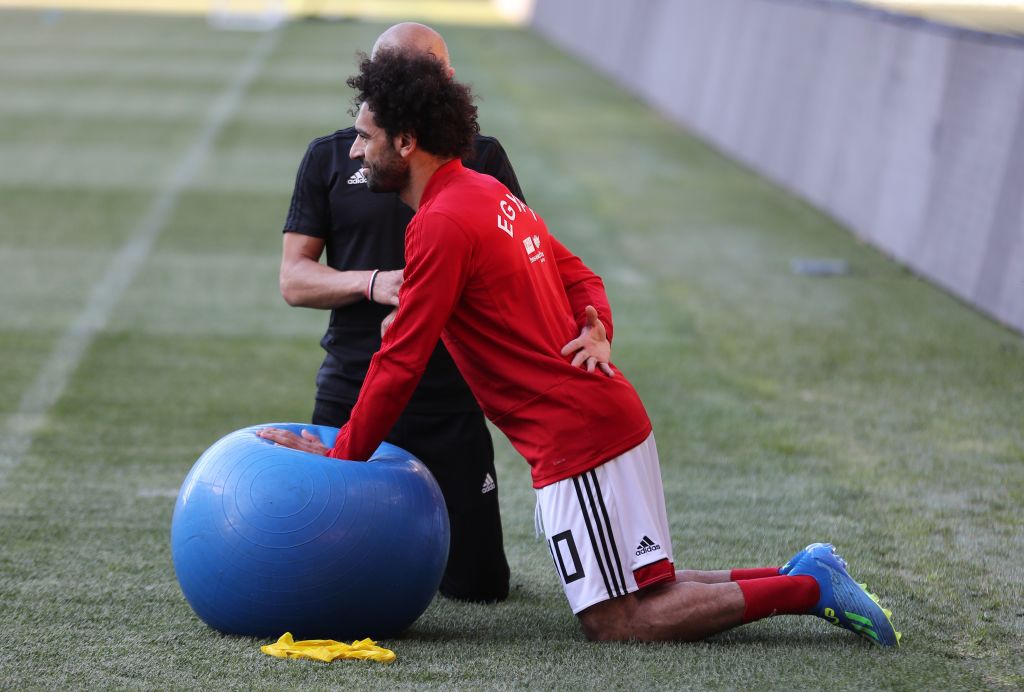 mohamed salah chụp ảnh áo đấu - Bóng Đá