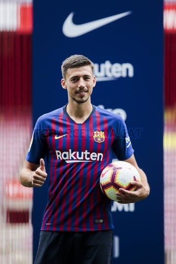 barca ra mắt tân binh thứ hai - Bóng Đá