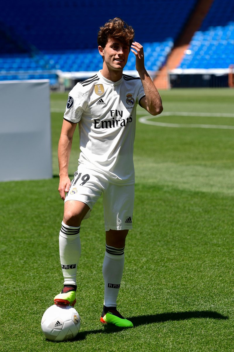 Alvaro Odriozola ra mắt real - Bóng Đá