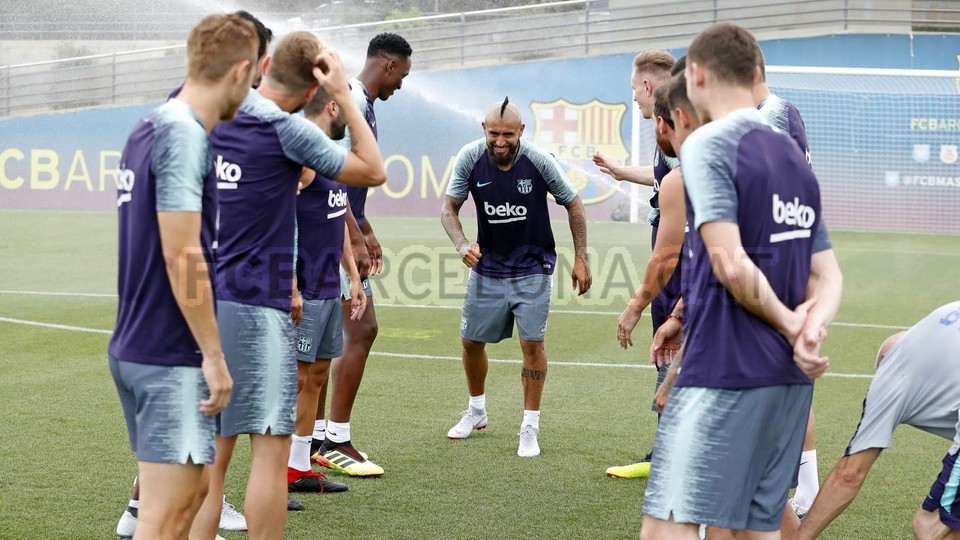 buổi tập của Vidal tại Barca - Bóng Đá