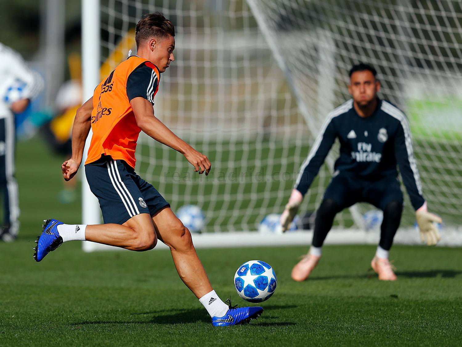 Các cầu thủ đang khá căng thẳng. Án sa thải đang treo trên đầu HLV Lopetegui.
