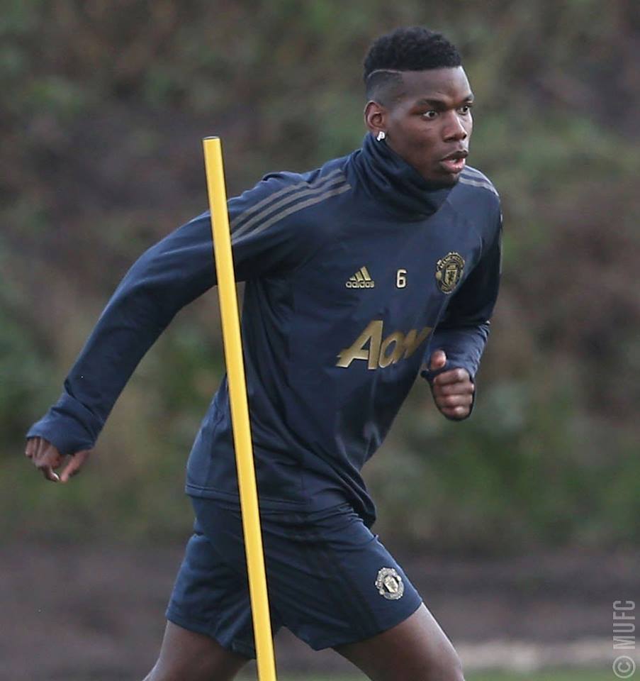 Pogba có mặt trên sân tập từ rất sớm.