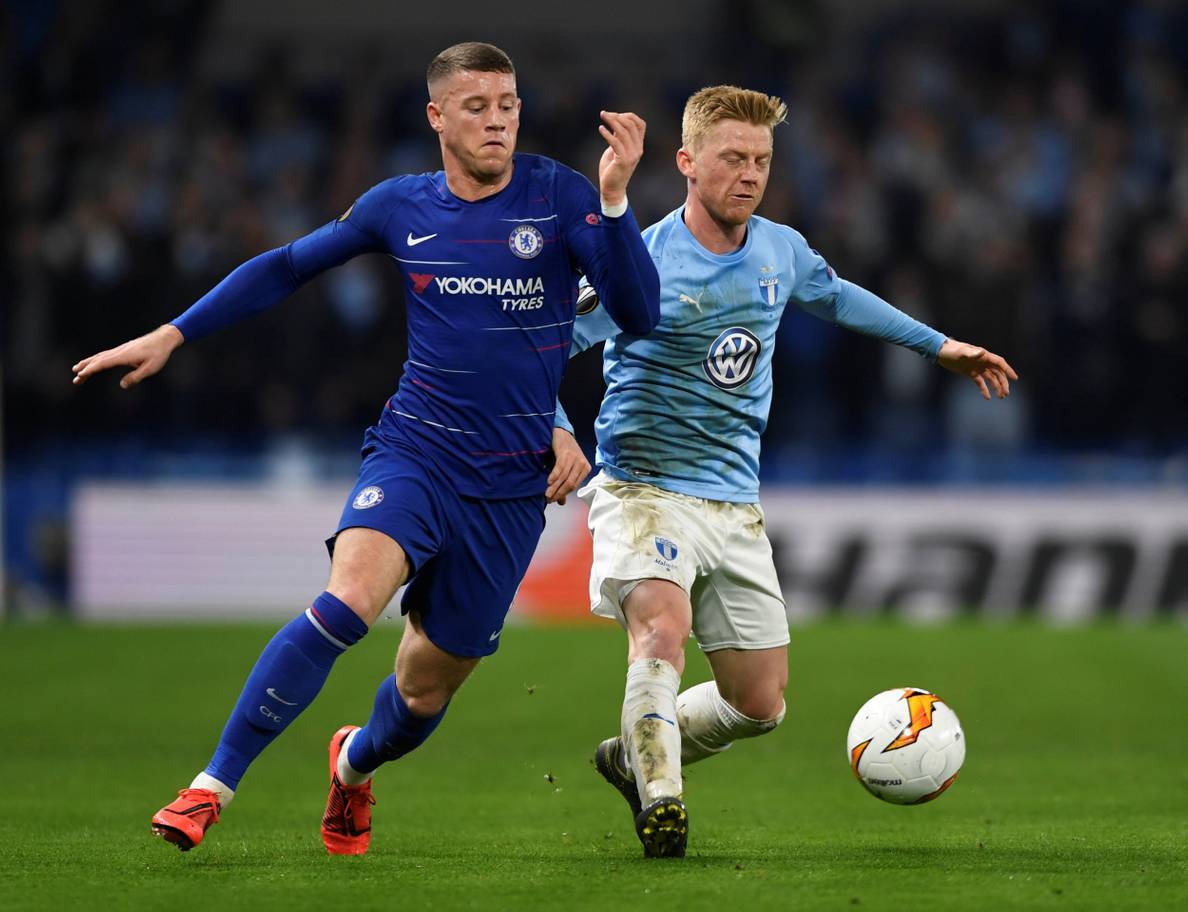 Barkley - 8: Chói sáng với một siêu phẩm đá phạt hàng rào.