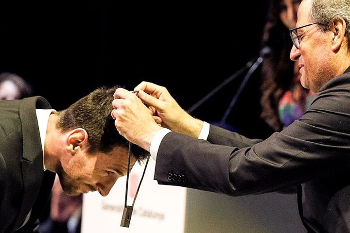 Ở mùa giải năm nay, Lionel Messi tiếp tục là đầu tàu dẫn dắt đội bóng xứ Catalan lên ngôi ở giải VĐQG Tây Ban Nha (La Liga). Ngoài ra, những bàn thắng ghi được cũng giúp cầu thủ này dẫn đầu danh sách vua phá lưới ở lục địa già.