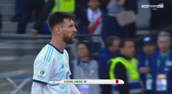Ảnh Messi nhận thẻ đỏ - Bóng Đá