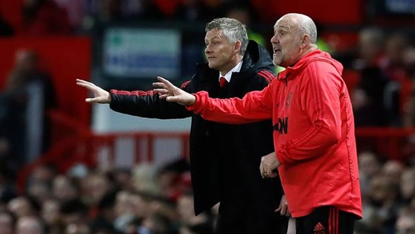 M.U dùng Mike Phelan câu kéo Maguire - Bóng Đá
