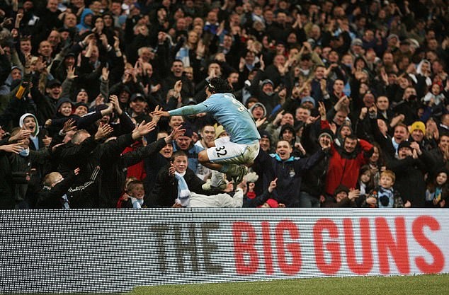 10 năm Tevez ghi bàn thắng đầu tiên cho Man City - Bóng Đá