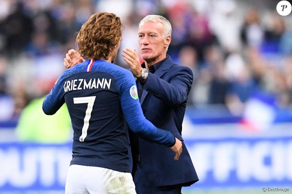 Deschamp chê Valverde không biết dùng Griezmann - Bóng Đá