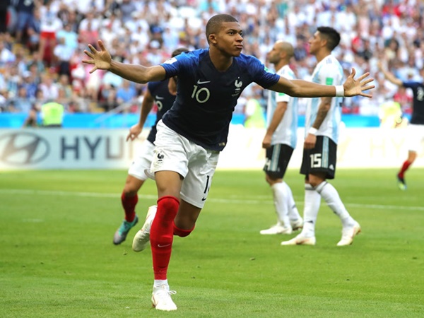 Ibra lý giải lý do yêu mến Mbappe - Bóng Đá
