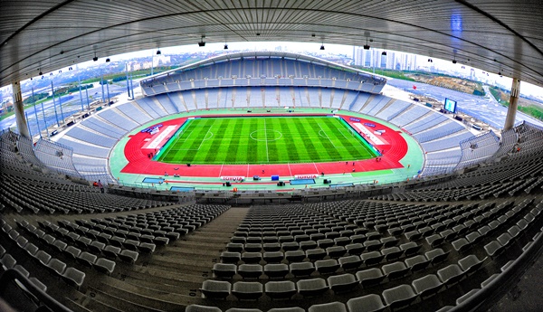 8. Ataturk Olympic Stadium - 76,761 chỗ ngồi: Đây là SVĐ lớn nhất của Thỗ Nhĩ Kỳ, nằm ở phía tây Istanbul.