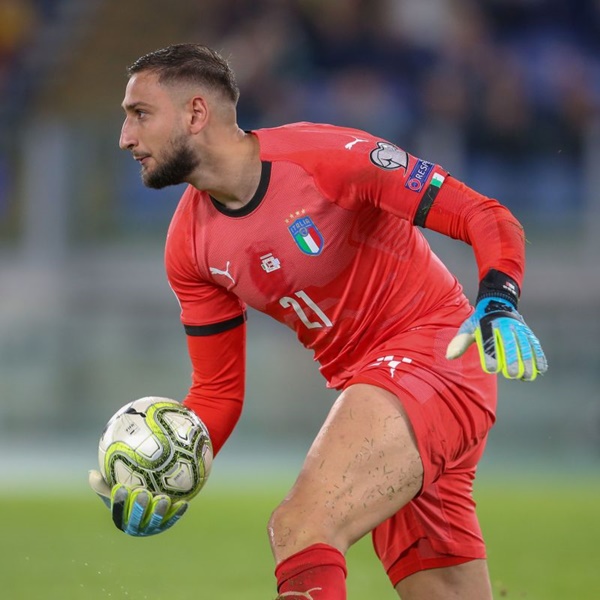 Thủ môn: Gianluigi Donnarumma - "Buffon đệ nhị" đang là ưu tiên hàng đầu của Chelsea trong kế hoạch thay thế Kepa Arrizabalaga.