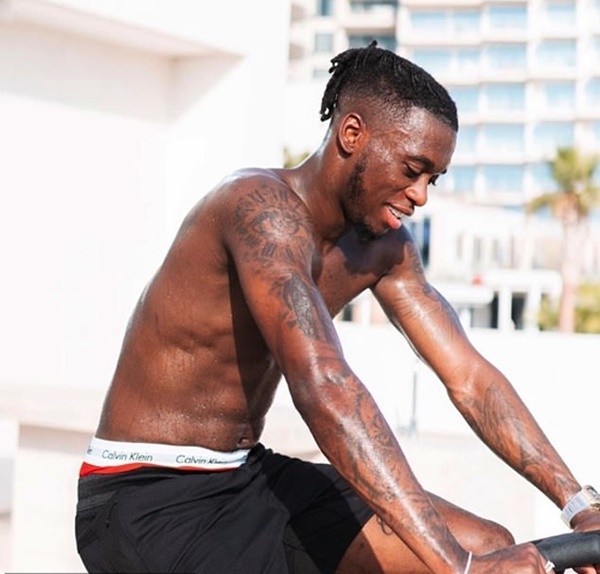 Trước đó BLĐ Man Utd đã khuyến cáo các cầu thủ chọn những địa điểm an toàn để không phải cách ly sau khi trở về. Thế nhưng Wan-Bissaka phớt lờ những cảnh cáo đó.